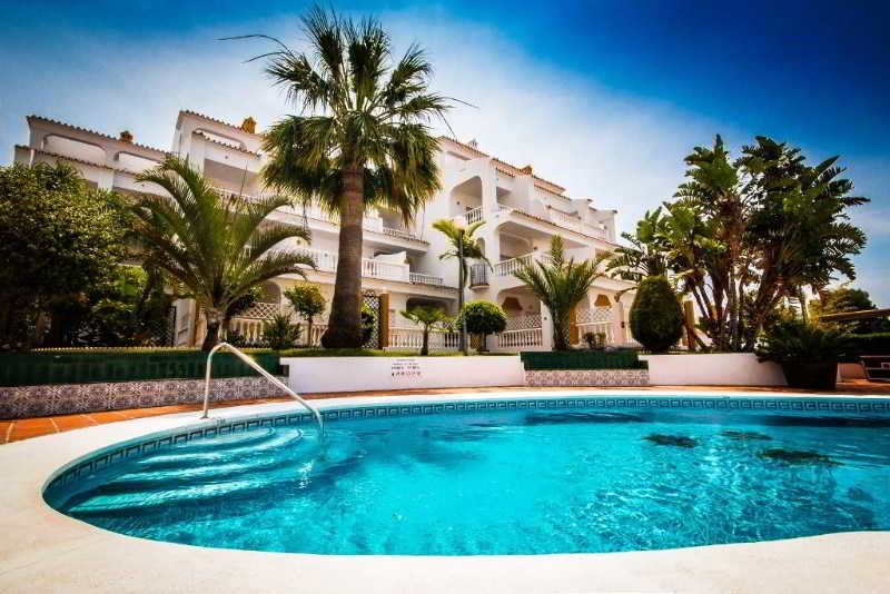 Las Rosas de Capistrano 1