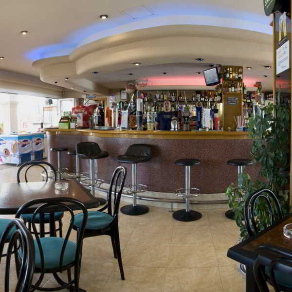 Oasis Sa Tanca Apartamentos 4 estrelas em Cala Llonga