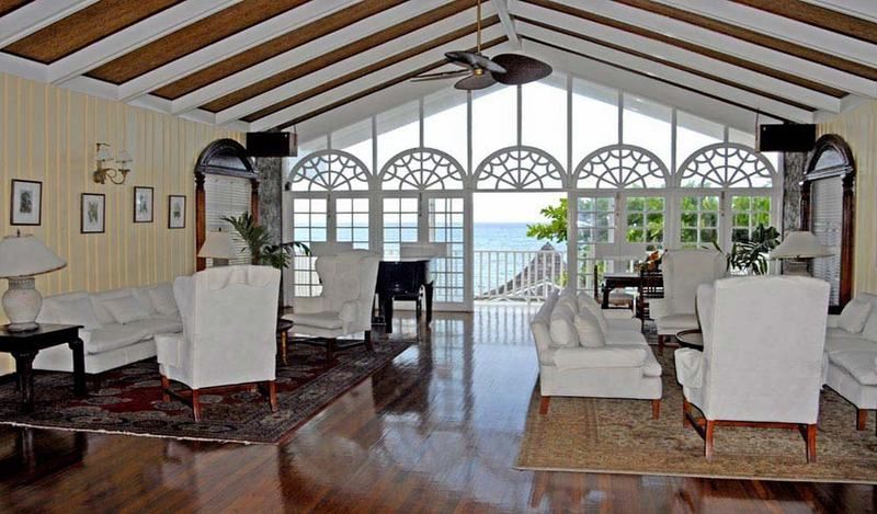 Shaw Park Beach Hotels & Suites 1