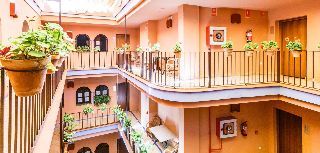 Patio De La Alameda 3