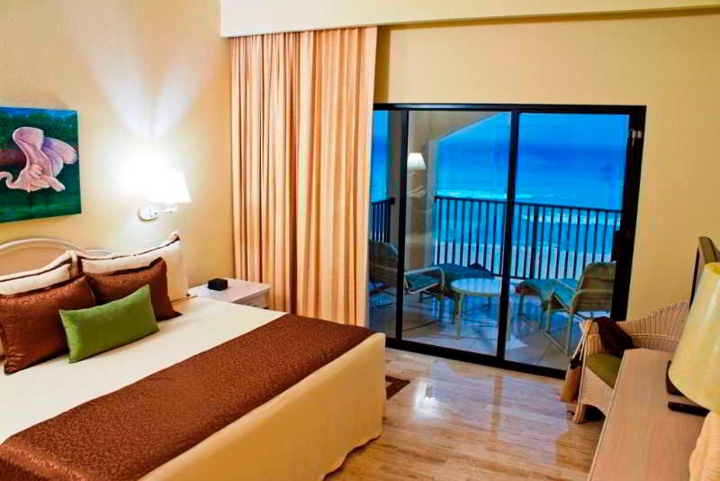 The Royal Islander - An All Suites Resort 3